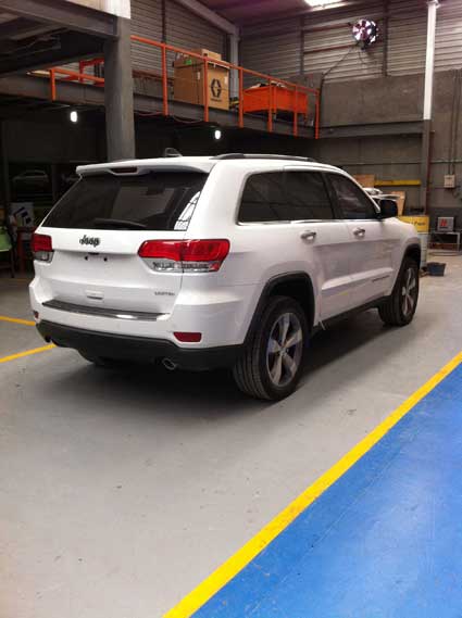 grand cherokee limited blindado. grand cherokee blindada, camioneta blinada, blindaje de camionetas, blindajes, vehiculos blindados, blindajes de mexico, blindaje centigon