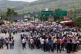 bloquean autopista del sol, maestros protestan autopista sol, protestantes autopista del sol