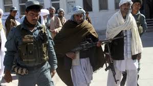 talibanes contra afganos, talibanes golpean contra afganos, talibanes contra objetivos afganos