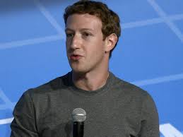 mark zuckerberg lee un libro, mark zuckerberg club lectura, mark zuckerberg reta a leer