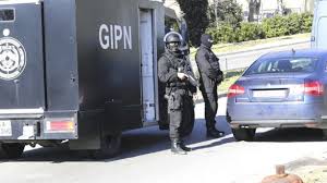 disparan en marsella, encapuchados disparan en marsella, disparan contra policia marsella