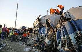 mueren 31 por tren, mueren 31 en india, descarrila tren indio