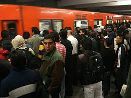 Invidente cae a vias, Invidente cae en metro, Invidente cae al metro