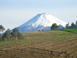 volcan cotopaxi en ecuador, ecuador alerta cotopaxi, ecuador alerta de volcan